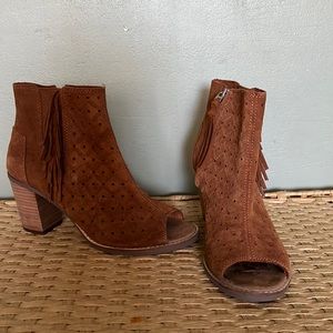 TOMS Cinnamon Suede Peep Toe Majorca Perforated Fringe Booties (size 8.5)